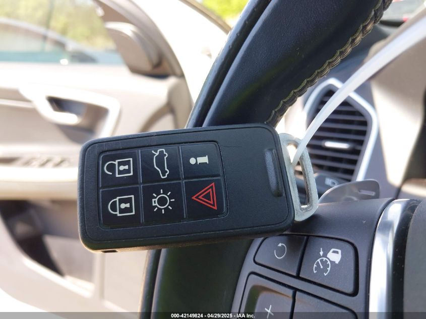 2014 Volvo Xc60 T6 R-Design Platinum VIN: YV4902DZ0E2546642 Lot: 42149824