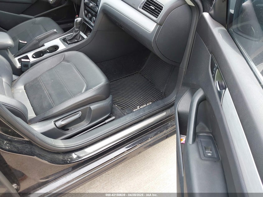 2013 VOLKSWAGEN PASSAT VIN: 1VWBN7A30DC043444
