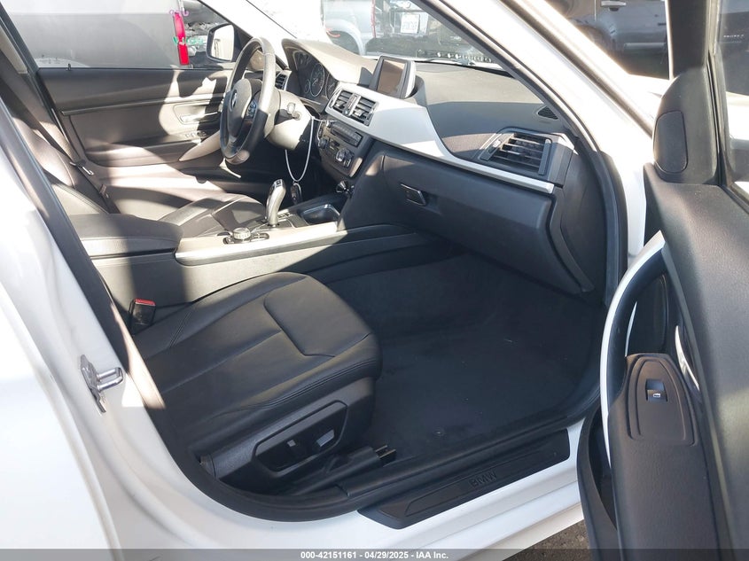 2015 BMW 320 VIN: WBA3B1C50FK140256