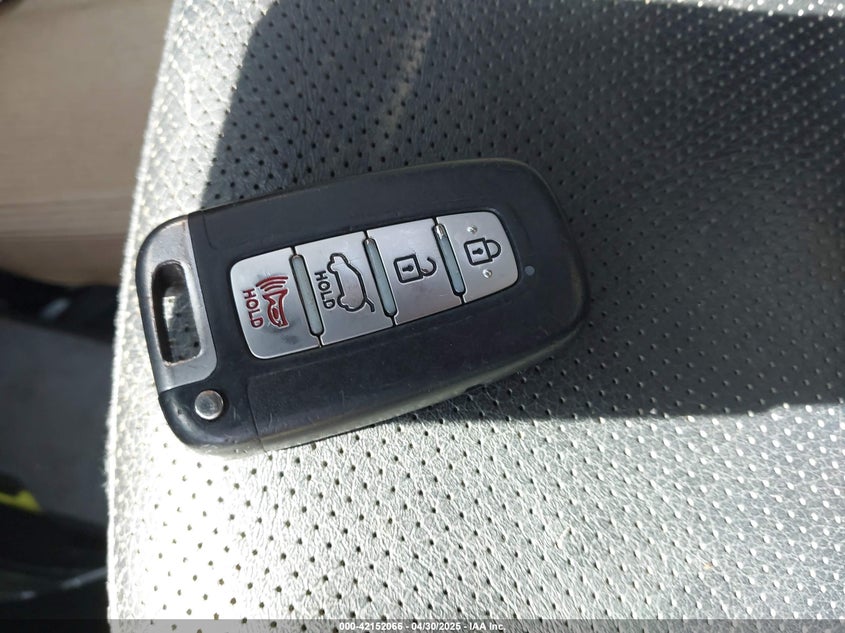 2013 HYUNDAI VELOSTER VIN: KMHTC6AE8DU128904