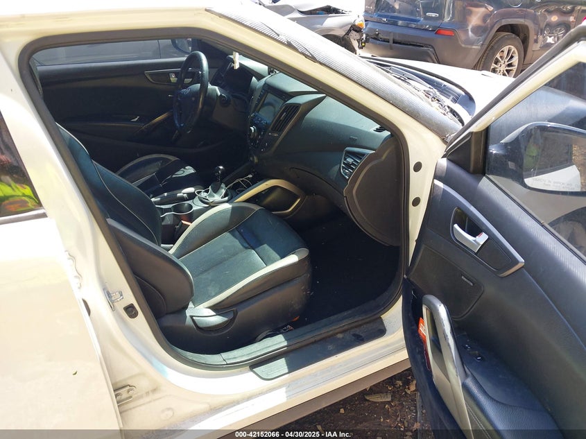 2013 HYUNDAI VELOSTER VIN: KMHTC6AE8DU128904