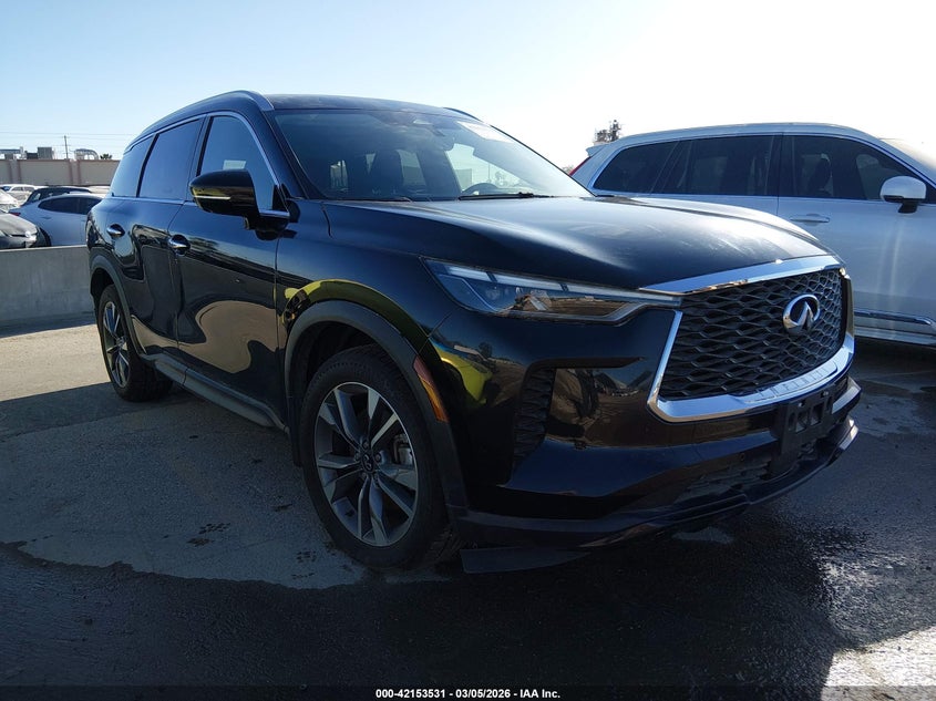 2023 INFINITI QX60 LUXE