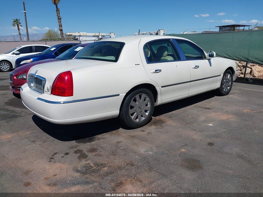 2007 LINCOLN TOWN CAR VIN: 1LNHM83V97Y605154
