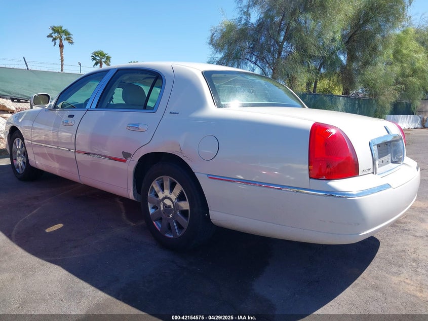 2007 LINCOLN TOWN CAR VIN: 1LNHM83V97Y605154