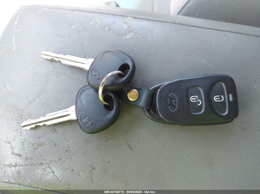 2007 HYUNDAI SANTA FE VIN: 5NMSH13E27H030044