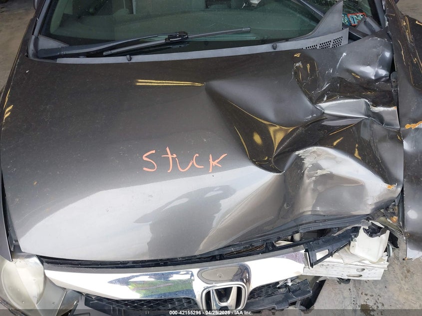 2011 HONDA CIVIC VIN: 19XFA1F52BE021796