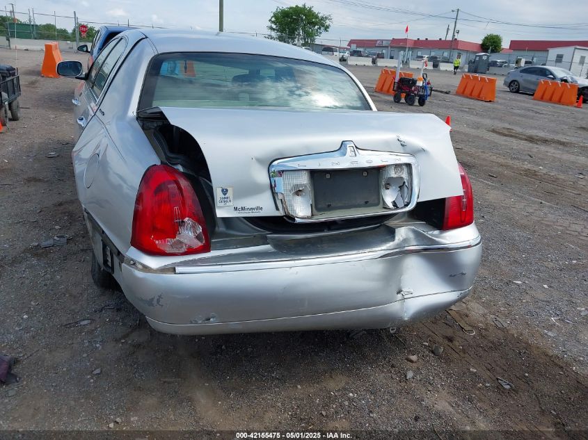 2000 Lincoln Town Car Executive VIN: 1LNHM81W0YY871016 Lot: 42155475