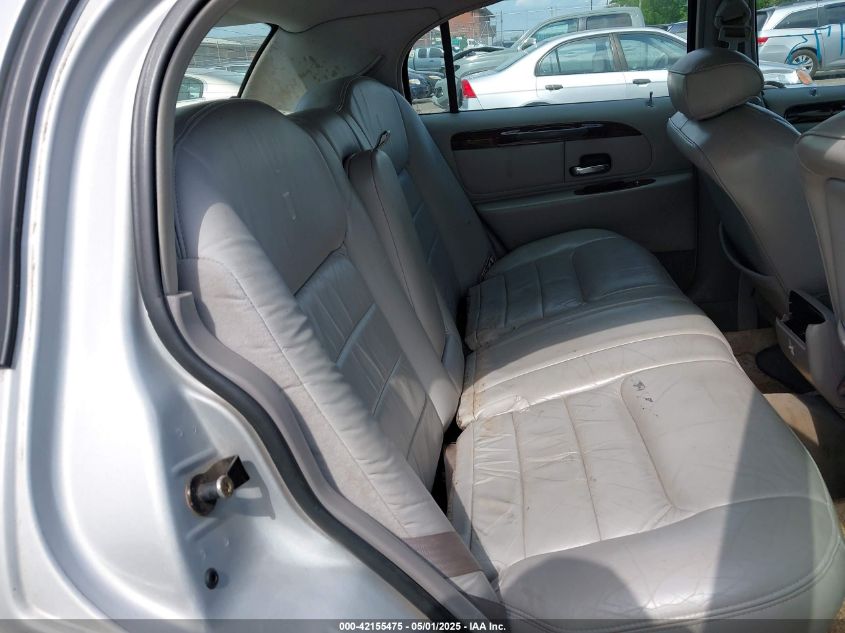 2000 Lincoln Town Car Executive VIN: 1LNHM81W0YY871016 Lot: 42155475