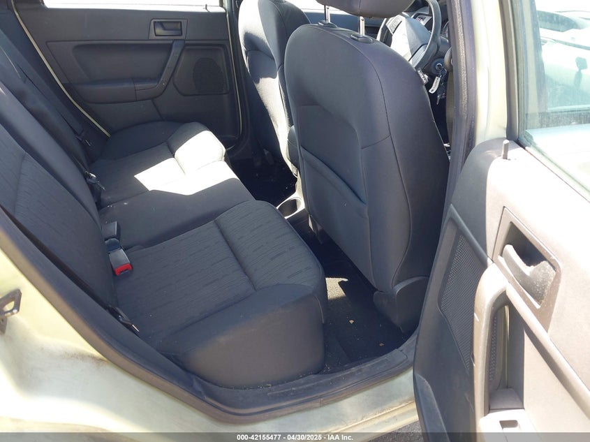 2011 FORD FOCUS VIN: 1FAHP3FN2BW124067