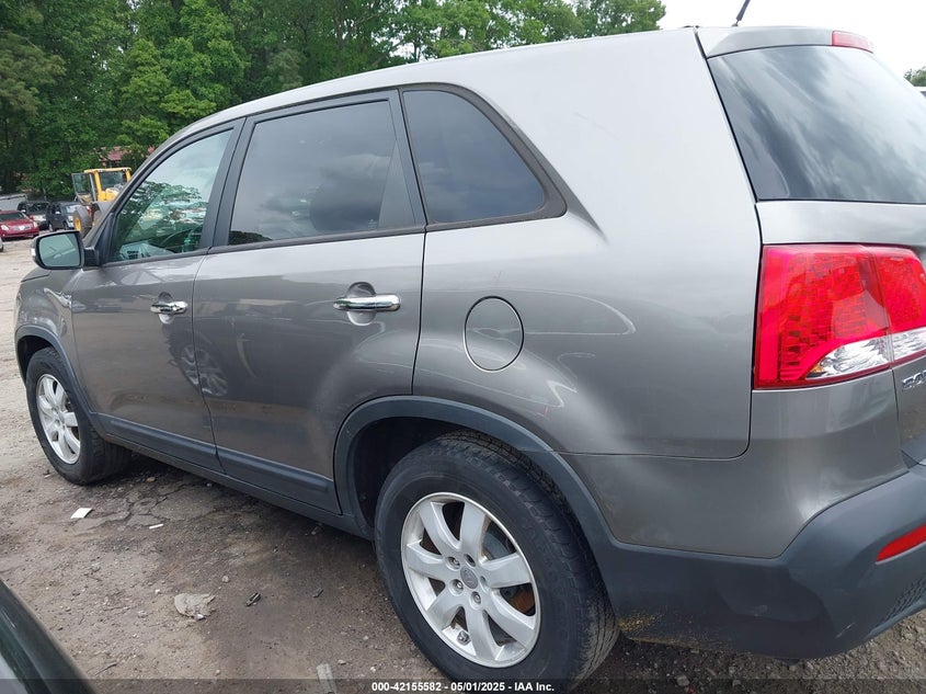 2012 KIA SORENTO VIN: 5XYKT4A15CG231313