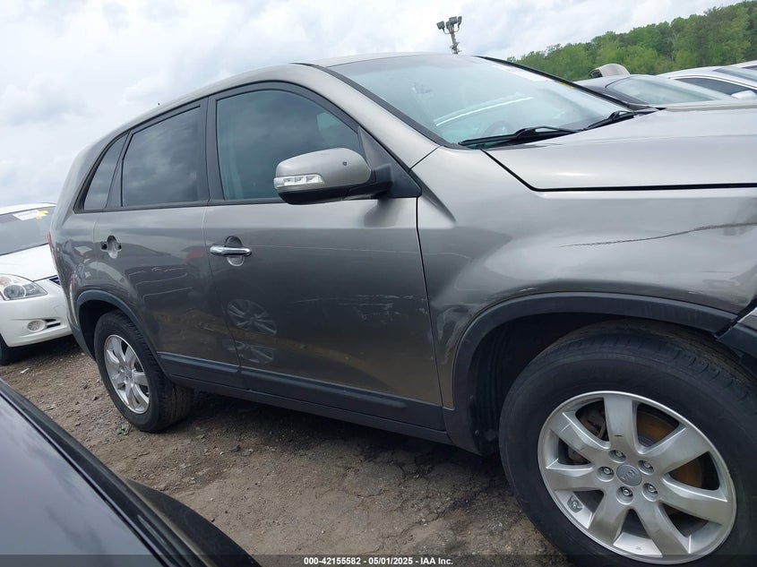 2012 KIA SORENTO VIN: 5XYKT4A15CG231313