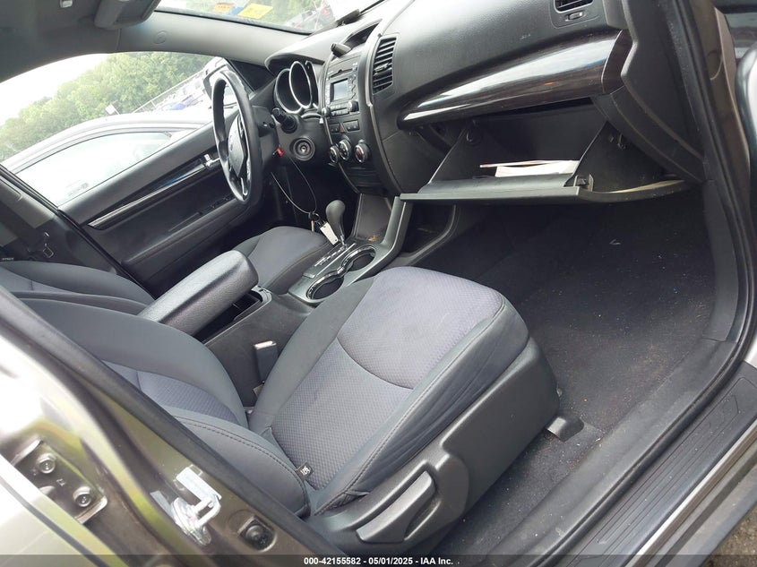 2012 KIA SORENTO VIN: 5XYKT4A15CG231313