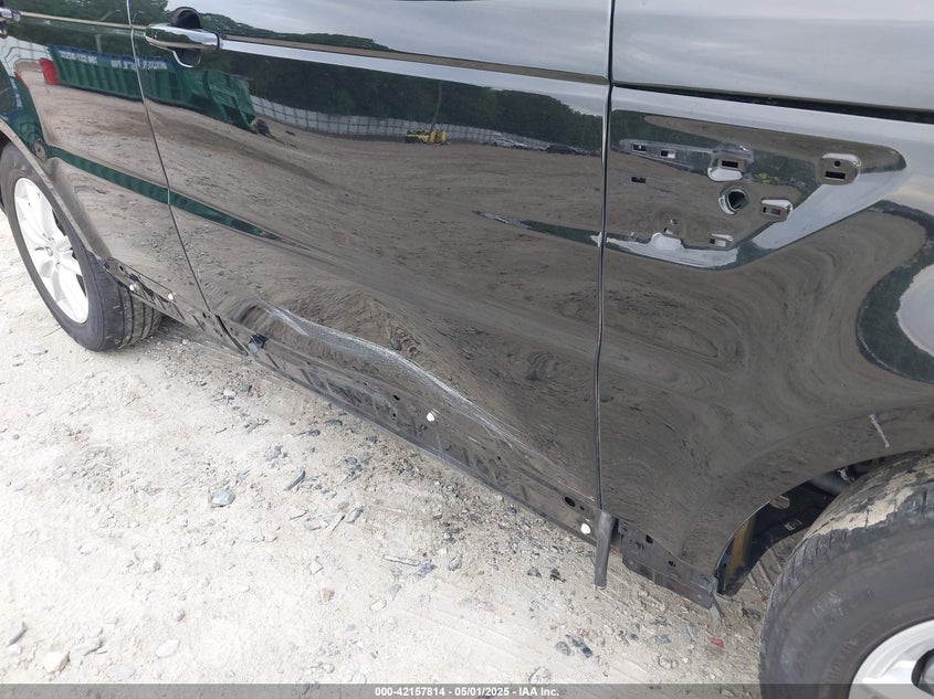 2018 LAND ROVER RANGE ROVER SPORT VIN: SALWG2RV7JA400013