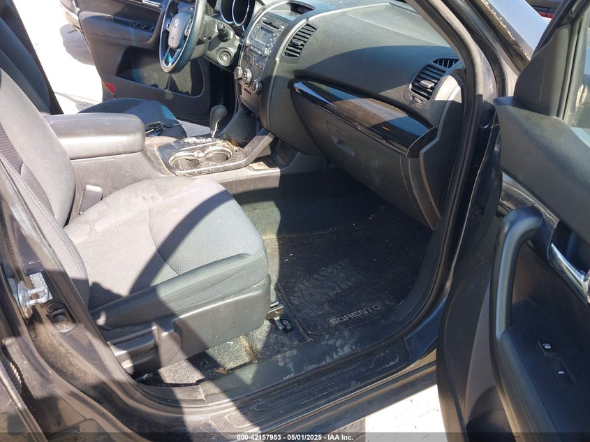 2011 KIA SORENTO VIN: 5XYKT3A16BG085402
