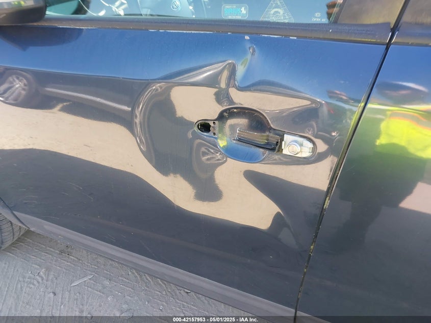 2011 KIA SORENTO VIN: 5XYKT3A16BG085402