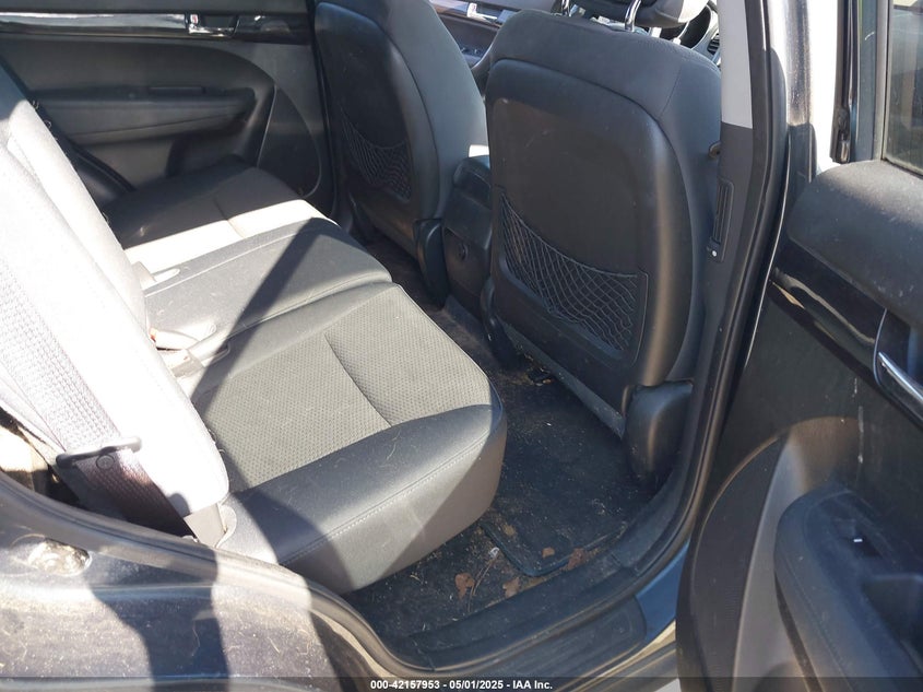 2011 KIA SORENTO VIN: 5XYKT3A16BG085402