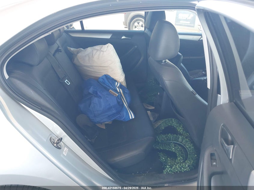 2012 VOLKSWAGEN JETTA VIN: 3VWLP7AJ8CM397786