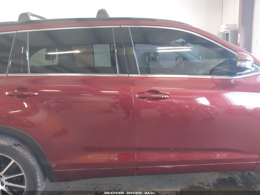 2018 TOYOTA HIGHLANDER SE - 5TDJZRFH0JS886105