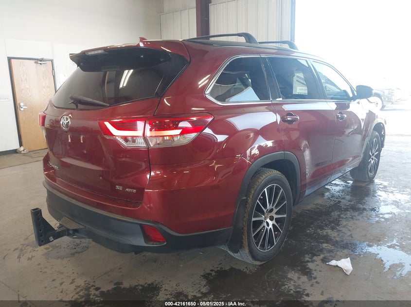 2018 TOYOTA HIGHLANDER SE - 5TDJZRFH0JS886105