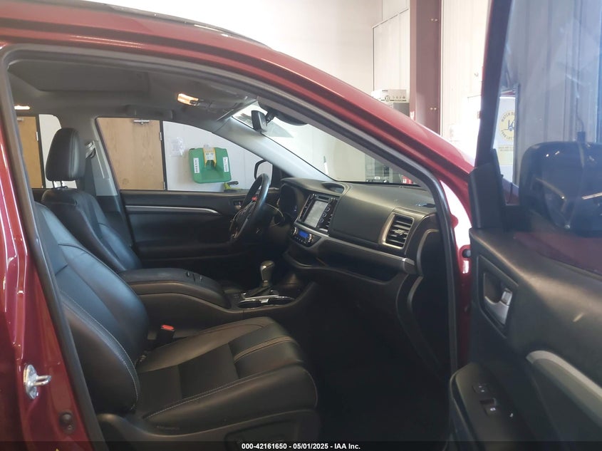 2018 TOYOTA HIGHLANDER SE - 5TDJZRFH0JS886105