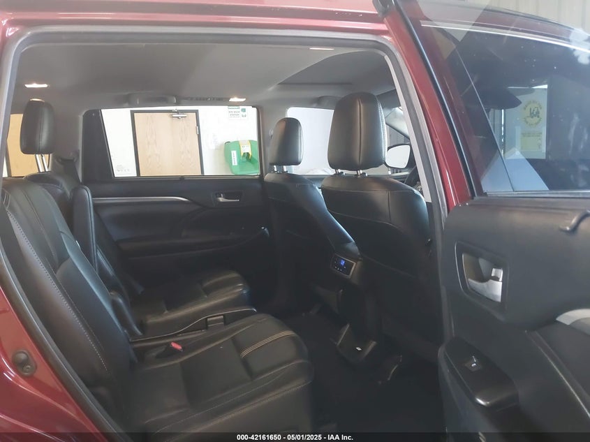 2018 TOYOTA HIGHLANDER SE - 5TDJZRFH0JS886105