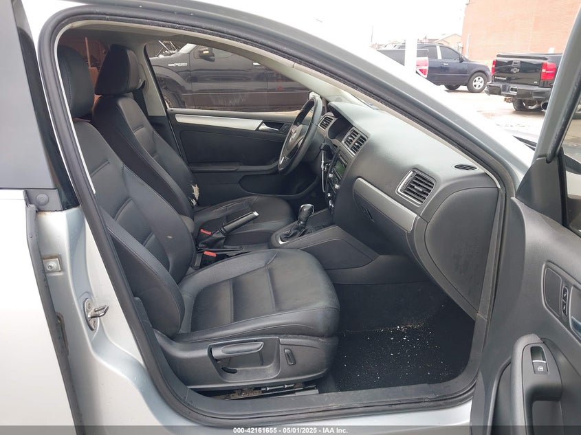2013 VOLKSWAGEN JETTA 2.5L SE - 3VWDX7AJXDM373706