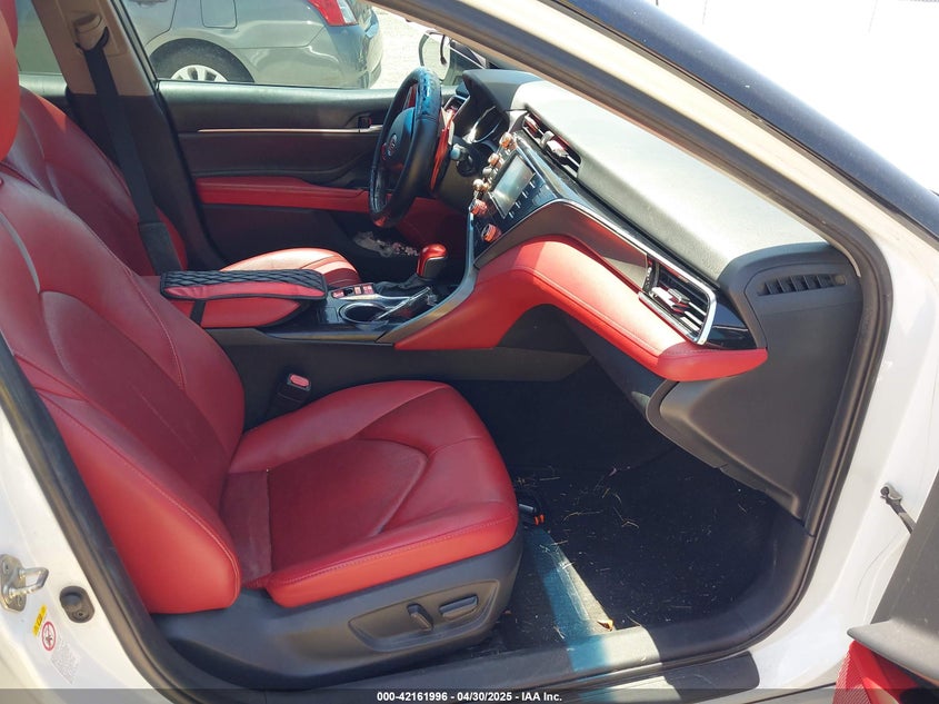 2018 TOYOTA CAMRY VIN: 4T1B61HK5JU156057