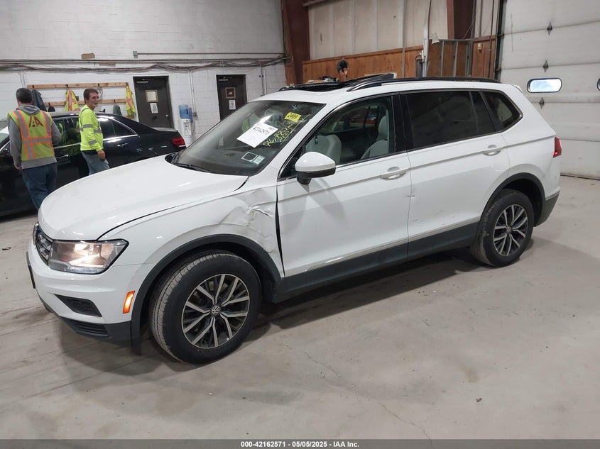 2018 VOLKSWAGEN TIGUAN VIN: 3VV2B7AX2JM194215