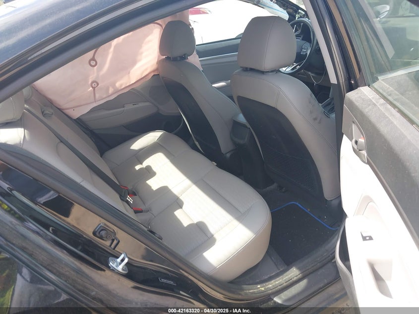 2019 HYUNDAI ELANTRA VIN: 5NPD84LF5KH445843