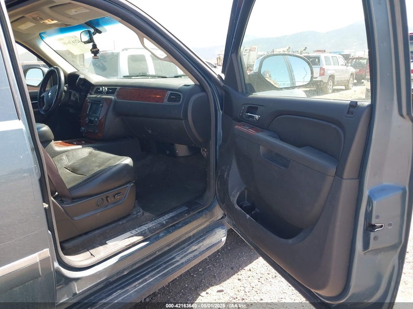 2010 CHEVROLET SUBURBAN 1500 VIN: 1GNUKKE31AR148141