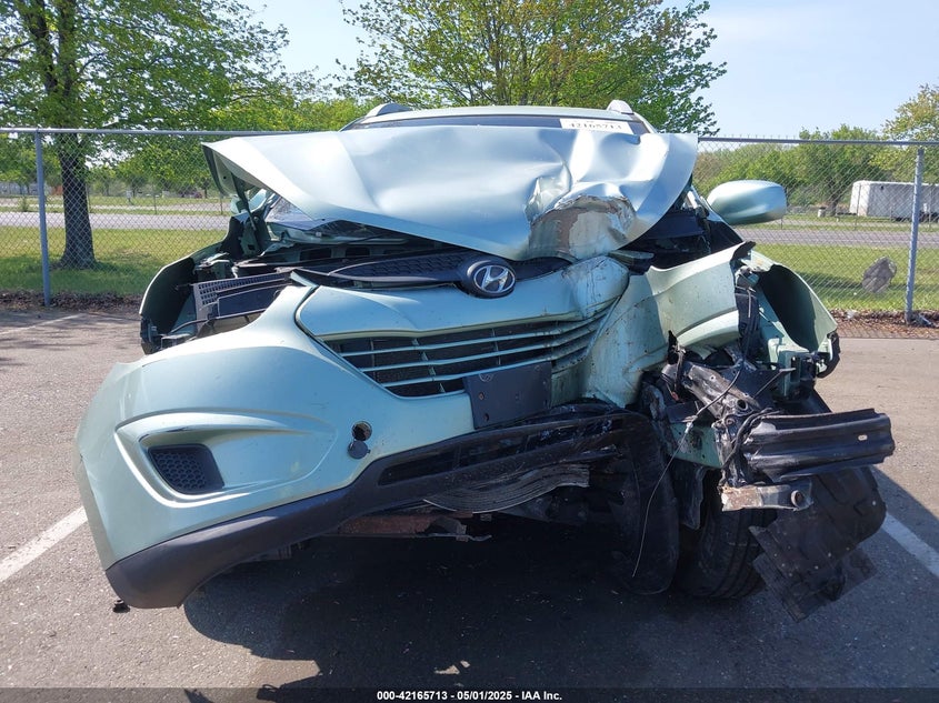 2010 HYUNDAI TUCSON VIN: KM8JU3AC9AU044197