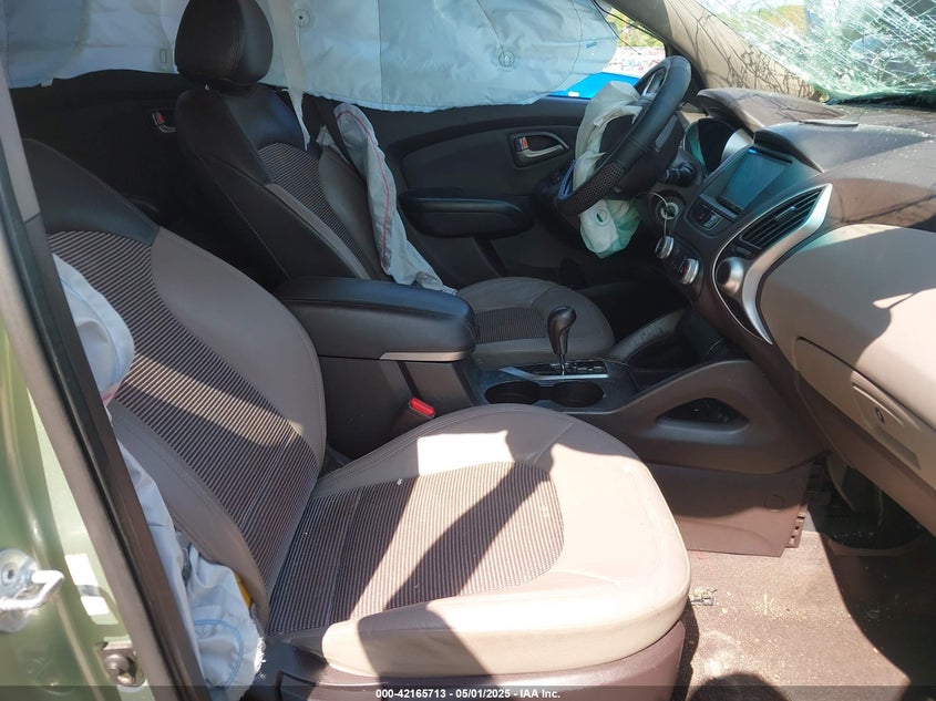 2010 HYUNDAI TUCSON VIN: KM8JU3AC9AU044197
