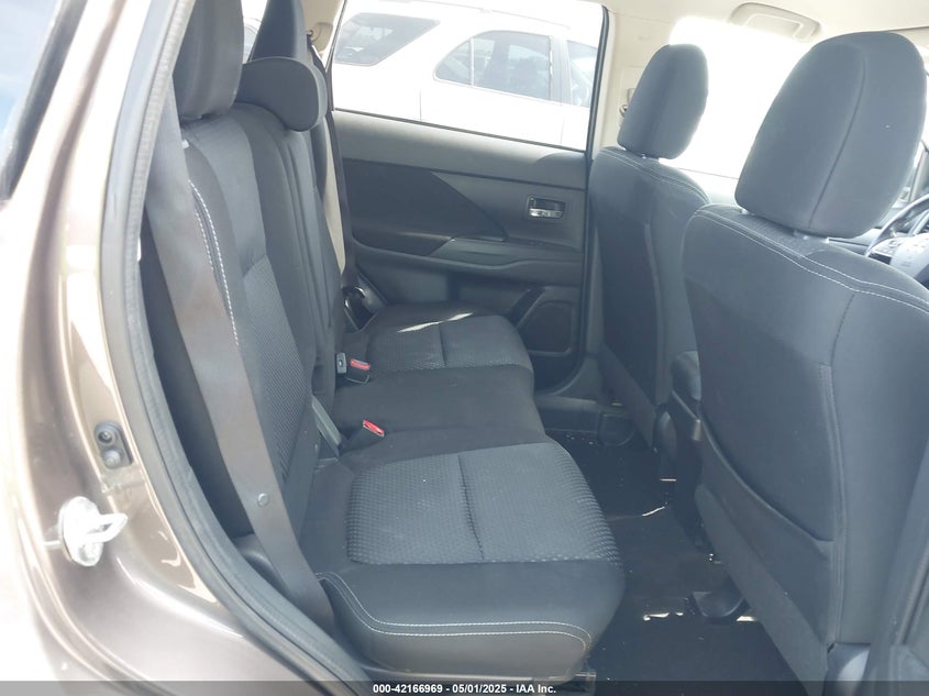 2016 MITSUBISHI OUTLANDER SE - JA4AZ3A37GZ013607