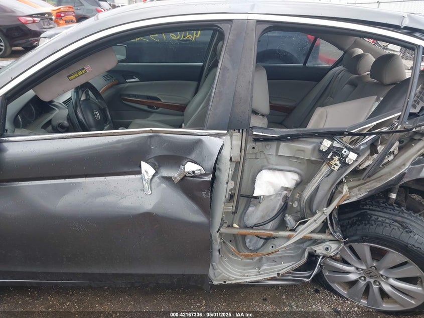 1HGCP3F8XBA010072 2011 HONDA ACCORD photo no. 13