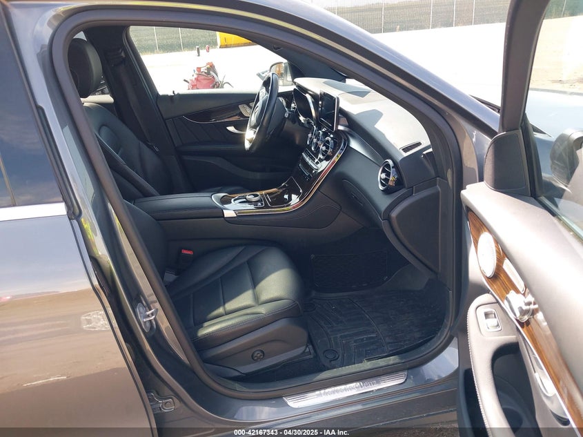 VIN WDC0G4KB9KV147354 2019 MERCEDES-BENZ GLC 300 4MATIC