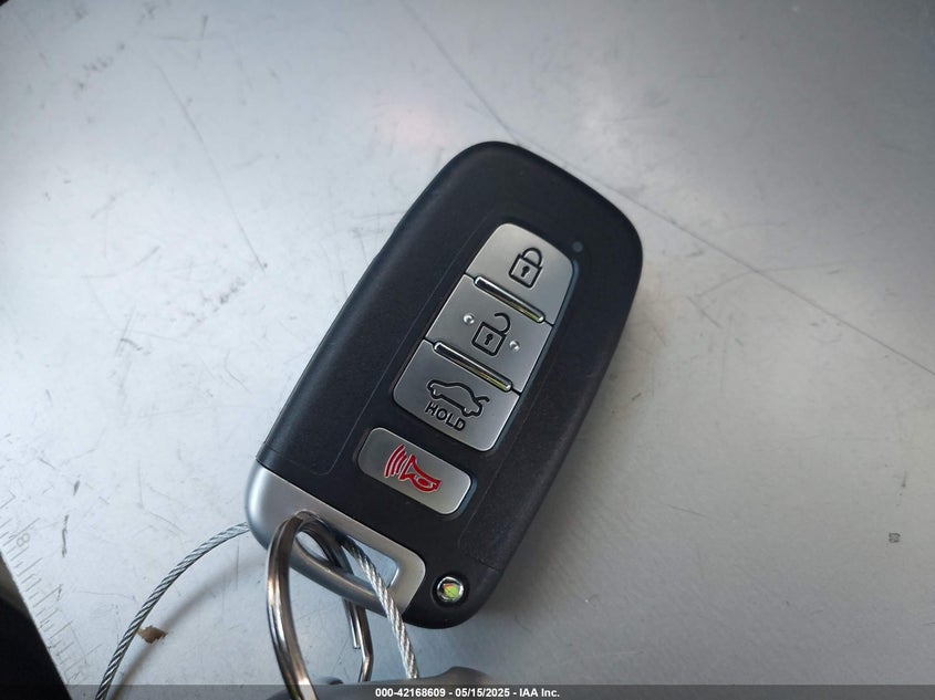 2011 KIA OPTIMA VIN: KNAGN4A77B5070102