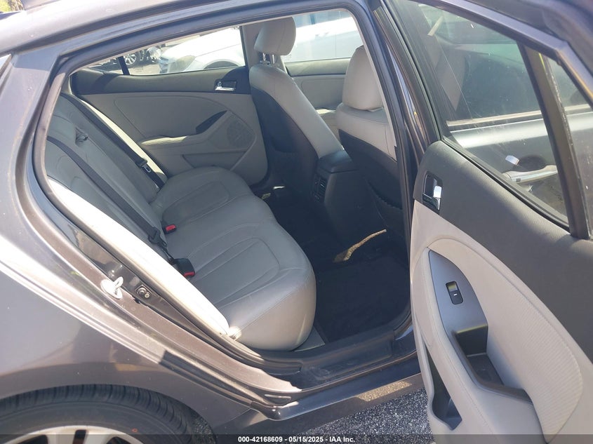 2011 KIA OPTIMA VIN: KNAGN4A77B5070102