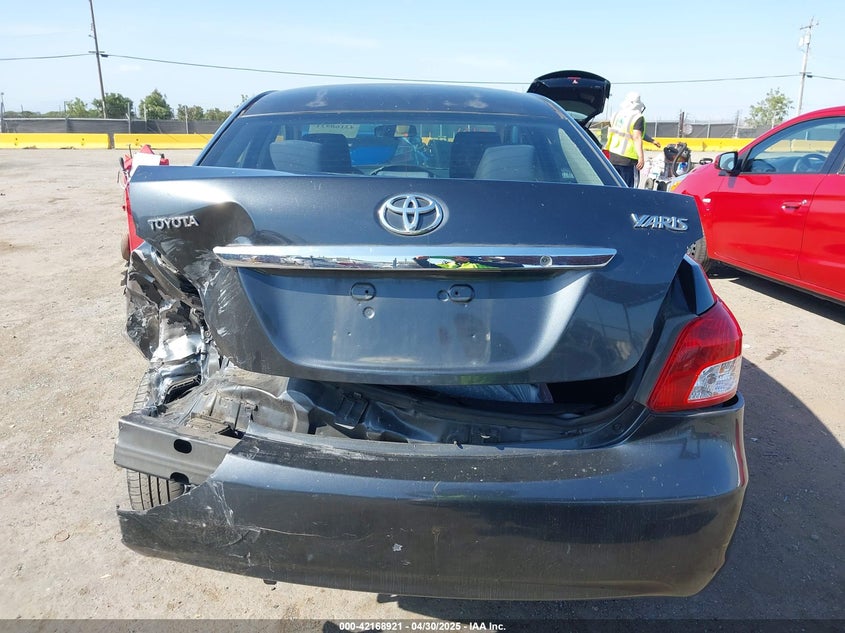 2011 TOYOTA YARIS VIN: JTDBT4K3XB1405018