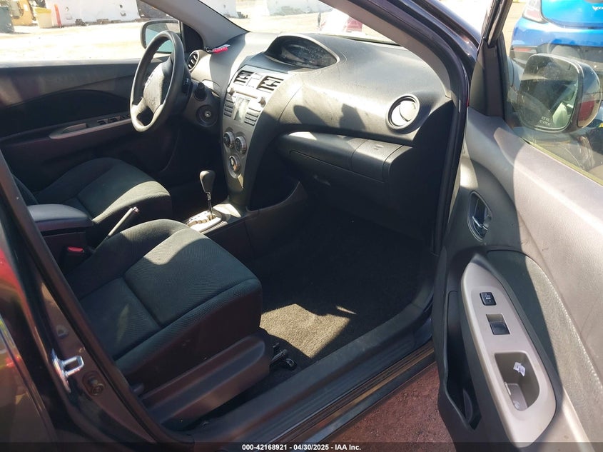 2011 TOYOTA YARIS VIN: JTDBT4K3XB1405018