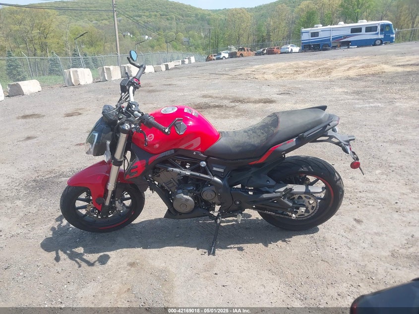 VIN: LBBPHE044PBE40113 2023 BENELLI 302S
