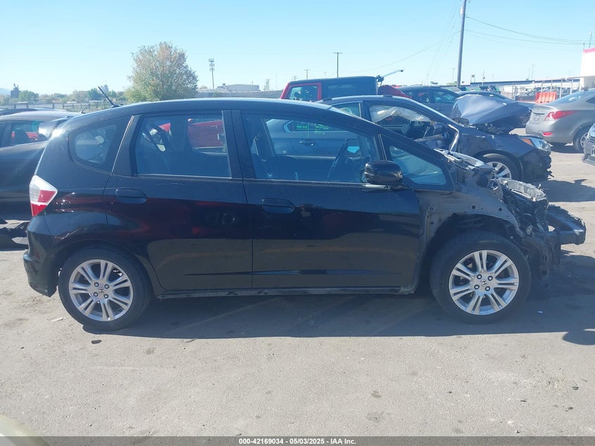 2010 HONDA FIT VIN: JHMGE8H40AC039689
