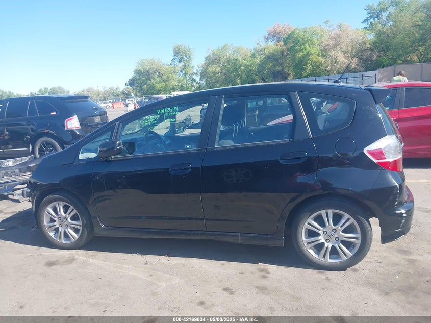 2010 HONDA FIT VIN: JHMGE8H40AC039689