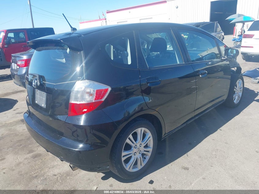 2010 HONDA FIT VIN: JHMGE8H40AC039689