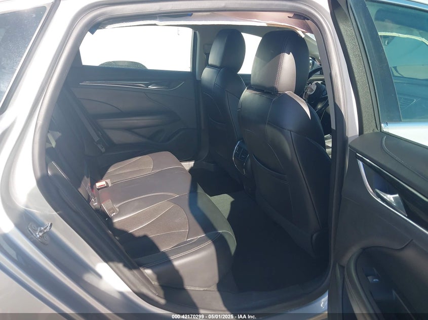 VIN 1G4ZP5SZXJU122558 2018 BUICK LACROSSE ESSENCE