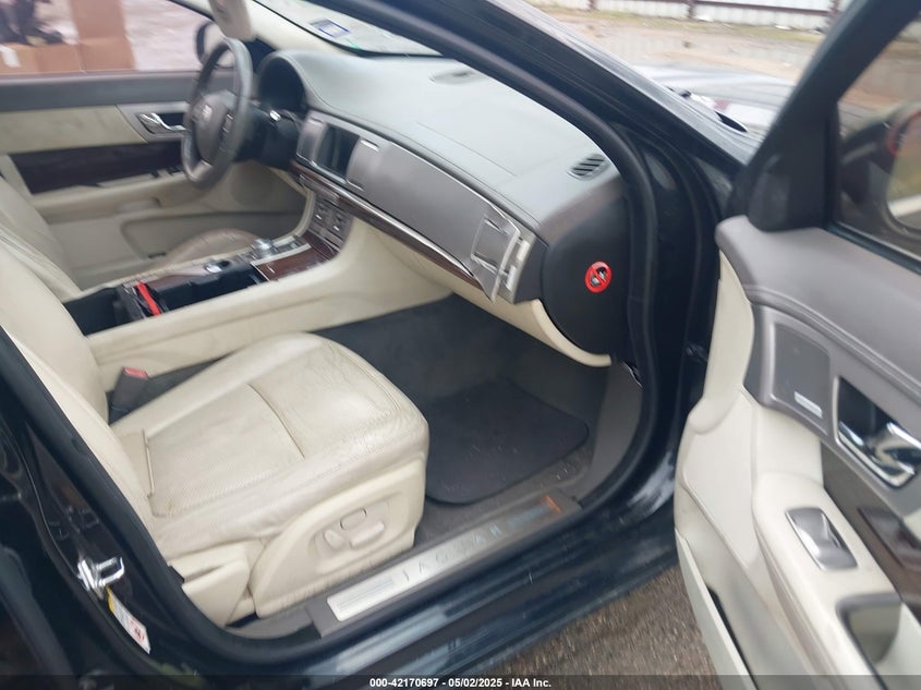 2010 JAGUAR XF VIN: SAJWA0GB9ALR75483