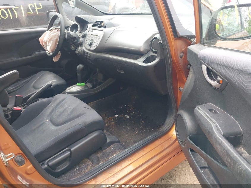 2010 HONDA FIT VIN: JHMGE8H42AC013532