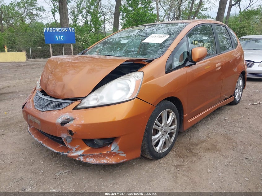 2010 HONDA FIT VIN: JHMGE8H42AC013532
