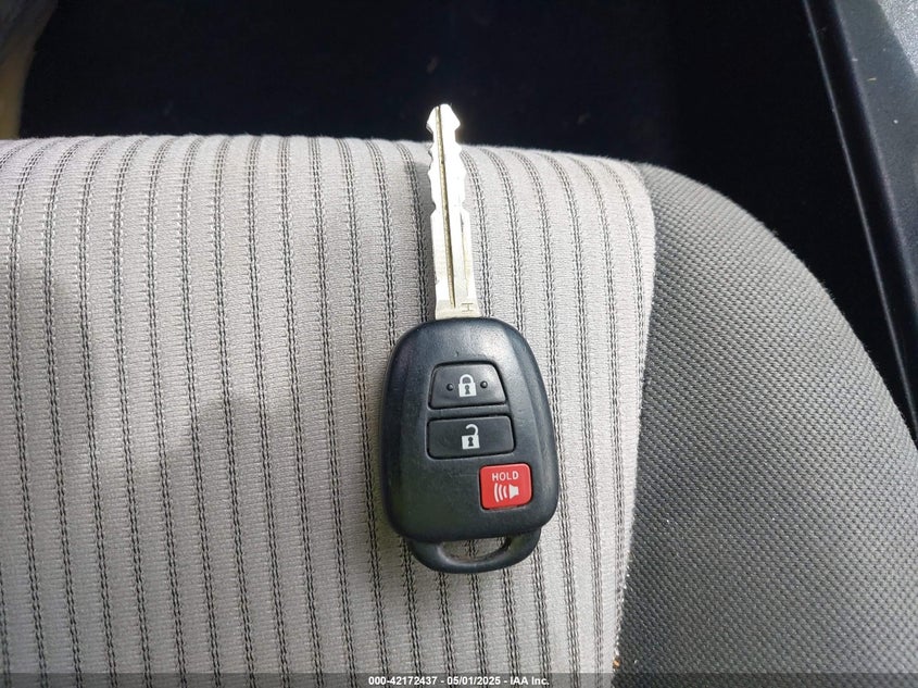 2015 TOYOTA RAV4 LE - JTMBFREV7FD132903