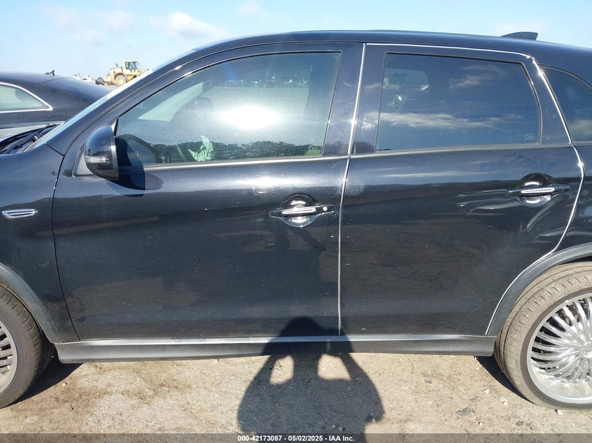 2018 MITSUBISHI OUTLANDER SPORT VIN: JA4AR3AU2JZ003194
