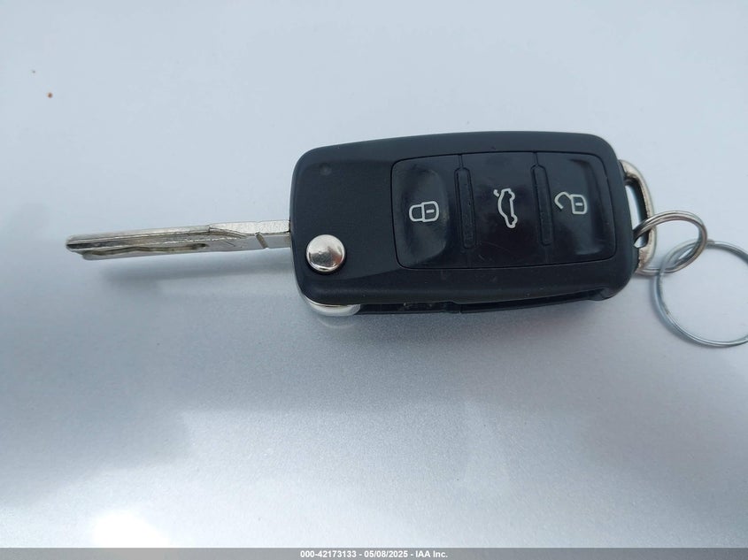 2013 VOLKSWAGEN GOLF VIN: WVWDB7AJ0DW138541